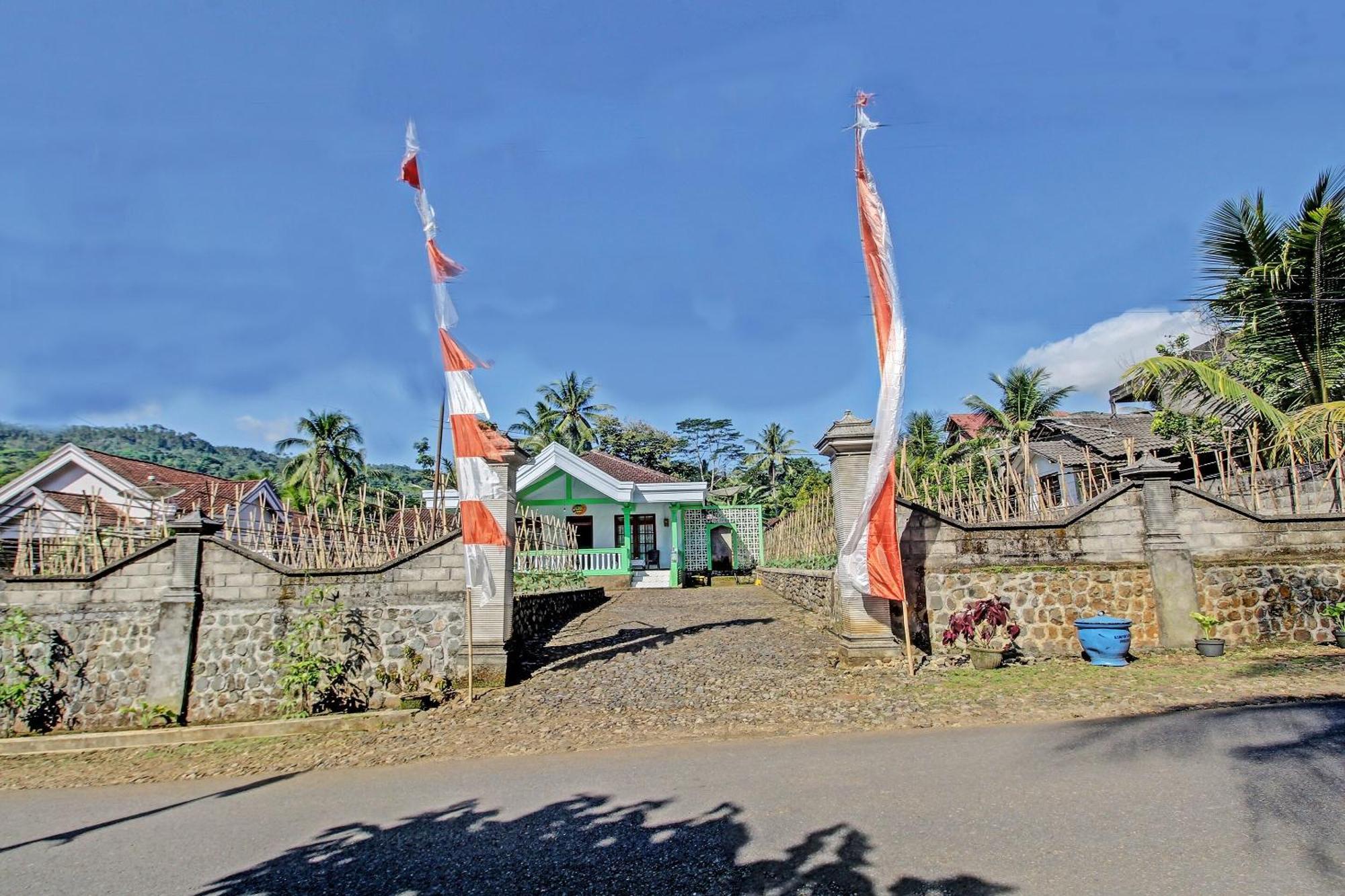 Hotel SPOT ON 91214 Desa Wisata Pandean Trenggalek Exterior foto